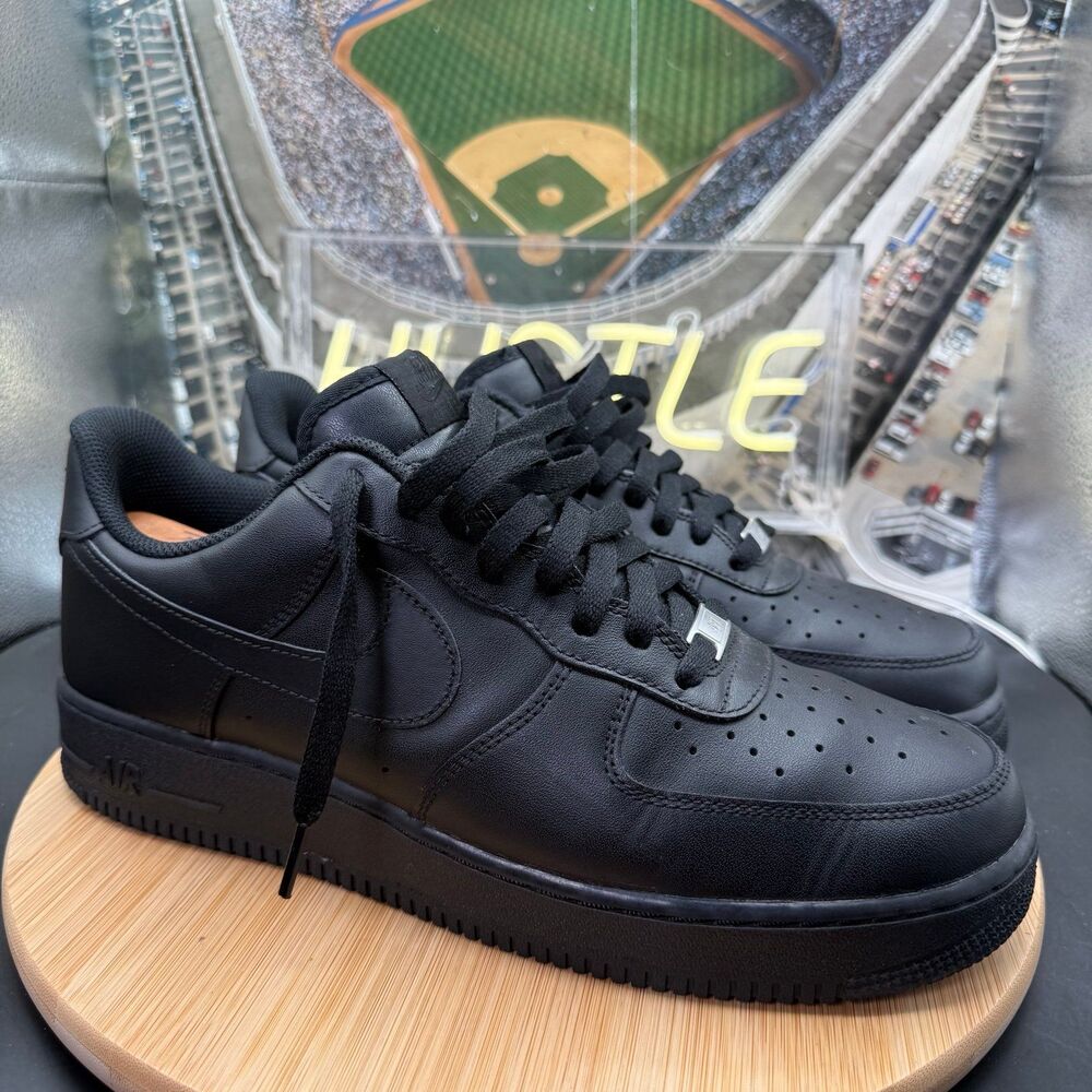 Nike Air Force 1 ’07 Triple Black Low – Men’s US 11.5